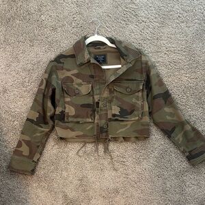 Abercrombie & Fitch Camouflage Button-Up Jacket
